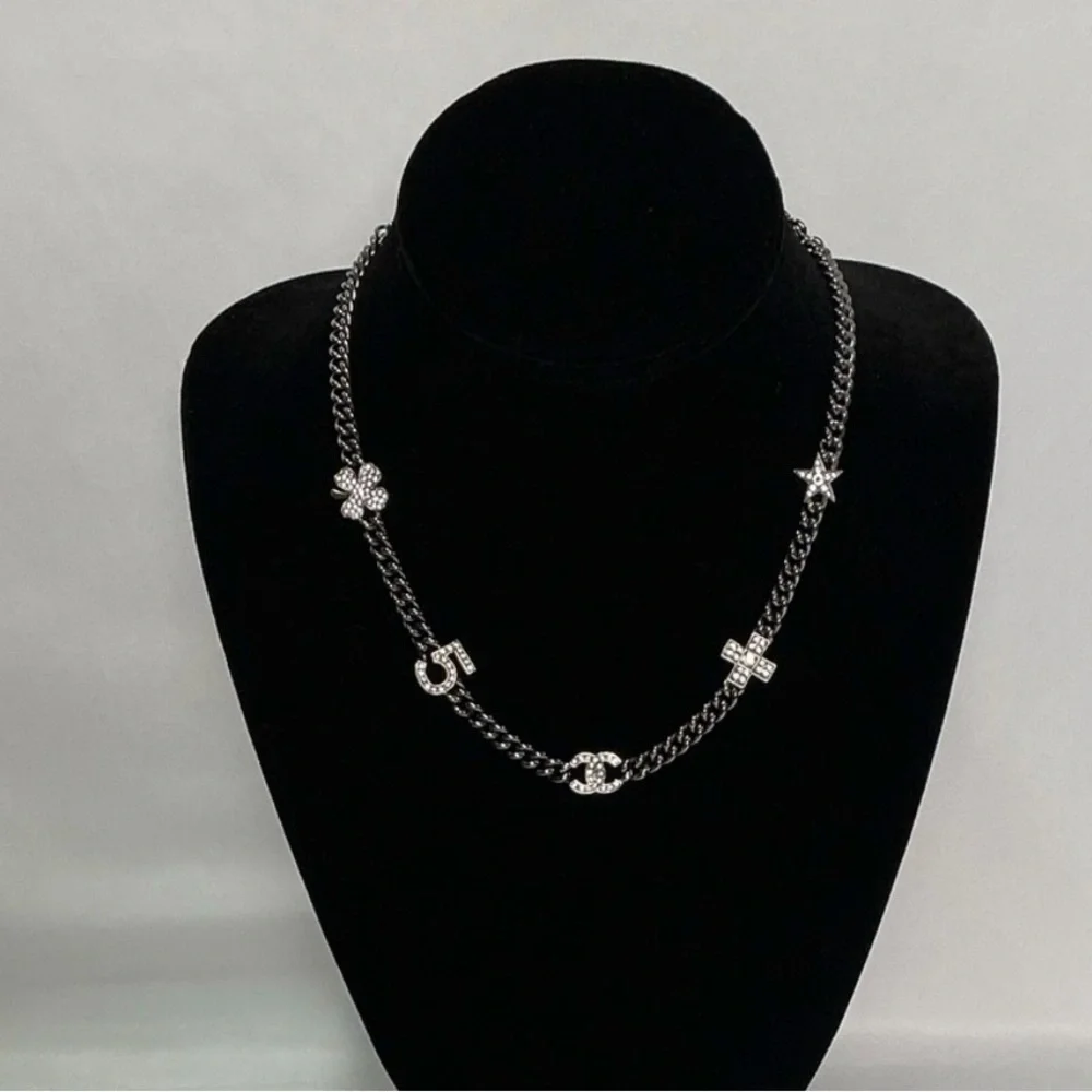 🪩 🆕 Chanel 5 CC black metal 🖤 crystal charm Choker Necklace 🪩
